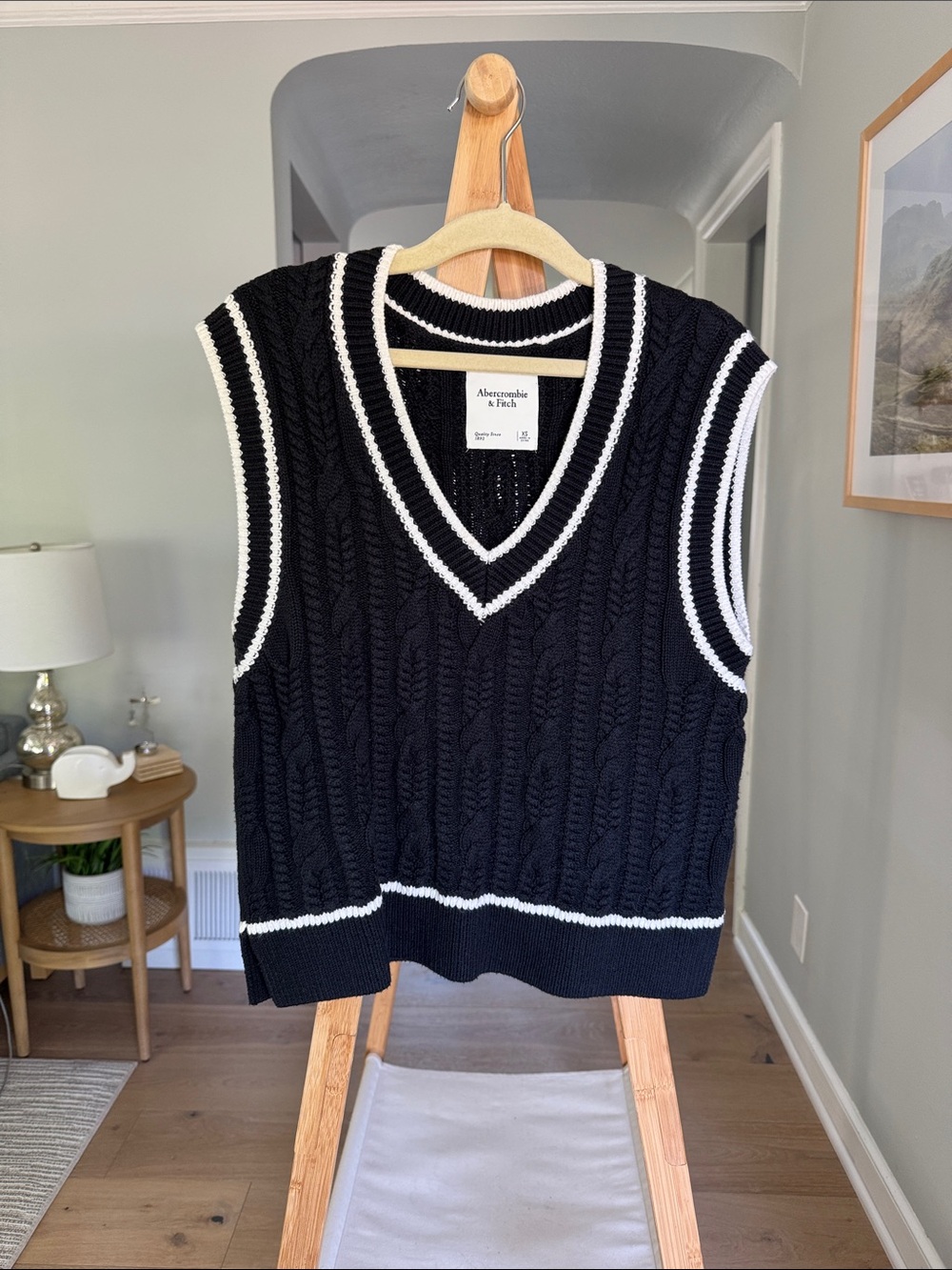 Abercrombie & Fitch Black Cable-Knit V-Neck Sweater Vest with White Trim